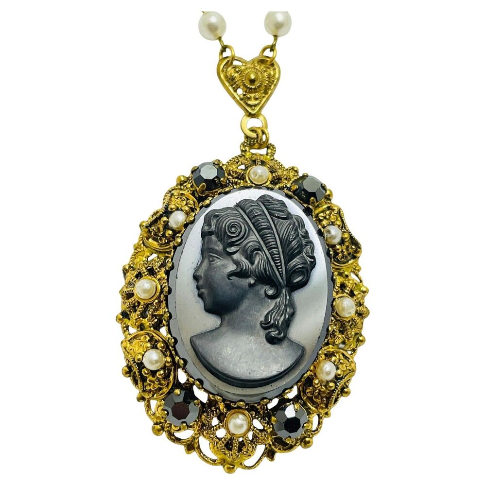 Vintage WESTERN GERMANY gold tone cameo necklace